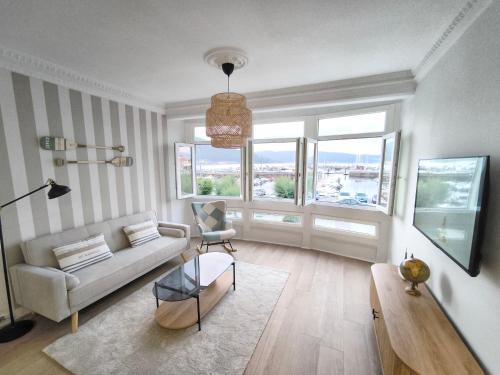 Muros sobre el puerto