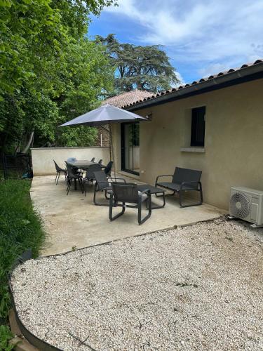Photo de la galerie de l'établissement Gîte Intemporel Domaine du Galop d Aure, à Châteauneuf-de-Galaure