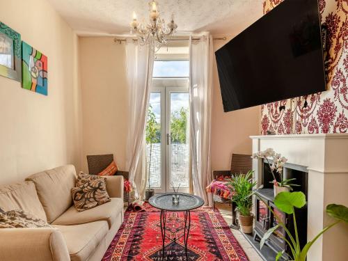 Μια τηλεόραση ή/και κέντρο ψυχαγωγίας στο 6 Fairfield Road