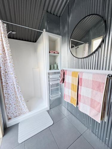 Koupelna v ubytování Tiny home in Bayswater