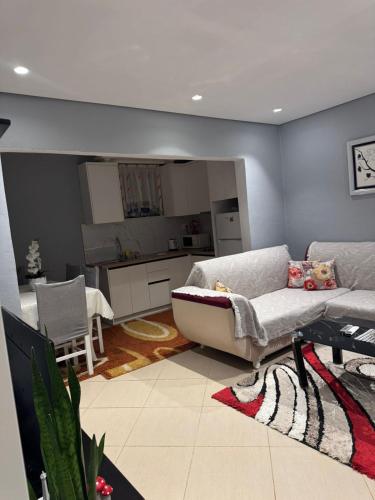 O bucătărie sau chicinetă la Sunlight Apartment&Room