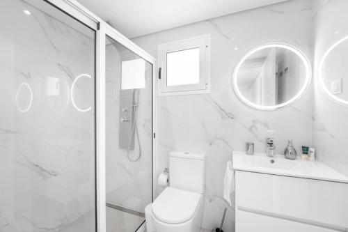 Brand new private modern apartment with Patio and Sea View photo 3