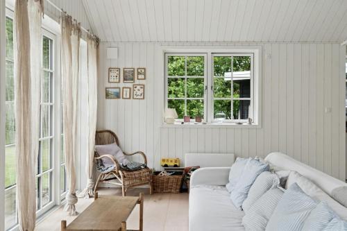 Χώρος καθιστικού στο Wooden House With Relaxing Atmosphere