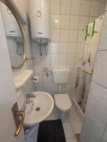a small bathroom with a toilet and a sink at Apartments Villa Antony 2 in Drvenik
