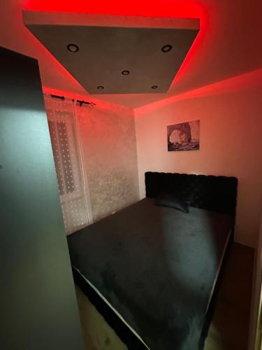 a room with red lights on the ceiling at Nobus Jezerska zvezda A7 in Veliko Gradište