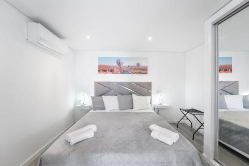 Brand new private modern apartment with Patio and Sea View photo 2