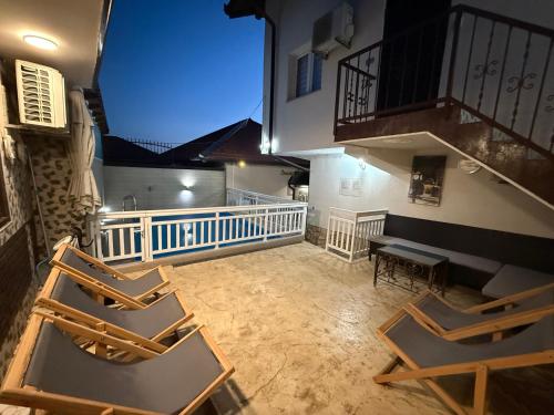 Μπαλκόνι ή βεράντα στο Luxury Villa HANA