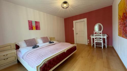 a bedroom with a bed and a dresser and a mirror at Swiss Art & Vine Pop-Up House in Biel