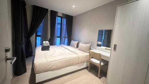 Ένα ή περισσότερα κρεβάτια σε δωμάτιο στο Paradise condo-perfect location