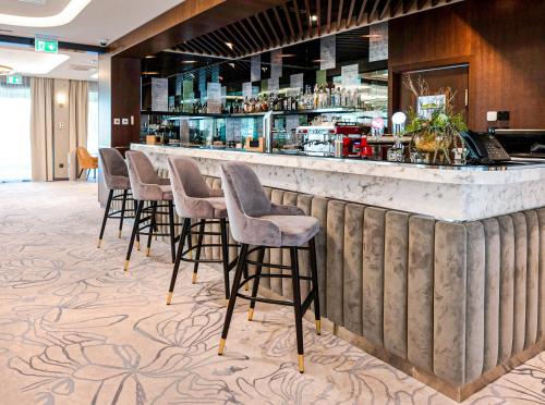 Ο χώρος του lounge ή του μπαρ στο Tisia Hotel & Spa