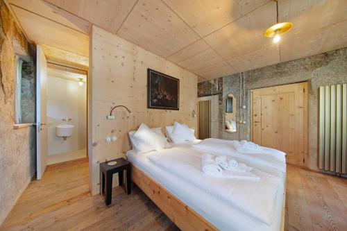 a bedroom with a large bed with towels on it at Cedä-M in Dosoledo
