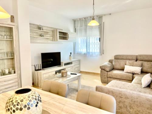 Μια τηλεόραση ή/και κέντρο ψυχαγωγίας στο Bajo del Montsià con Piscina