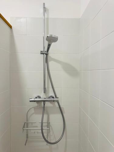 a shower with a shower head in a bathroom at L'escapade Landaise à 10 minutes des plages in Soustons