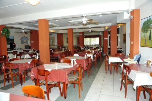 ห้องอาหารหรือที่รับประทานอาหารของ Ekali Hotel