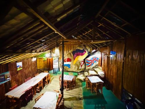 Restaurace v ubytování Ravana Falls Resort