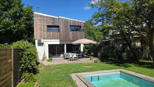 Villa Piscine, grand jardin, 10mn du centre ville