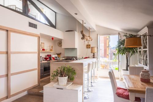 A kitchen or kitchenette at La Finestra