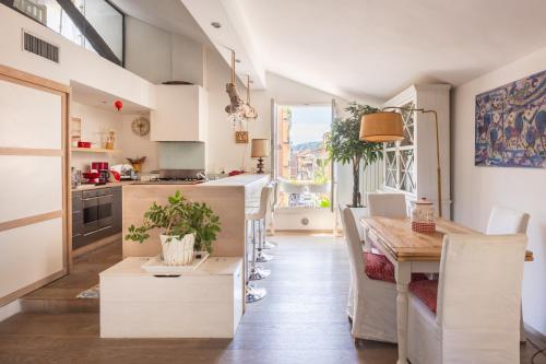 A kitchen or kitchenette at La Finestra