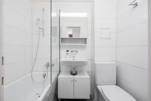 Cozy Studio with Balcony in the City BE37