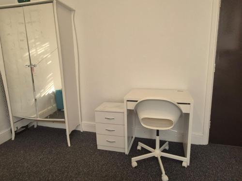 a white desk with a chair and a mirror at Unique City one bedroom Apartment in the city of Wolverhampton in Wolverhampton