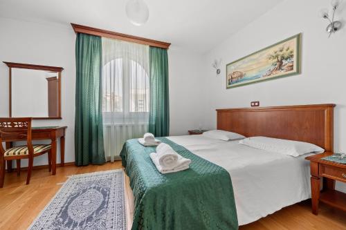 Llit o llits en una habitació de Villa Armin
