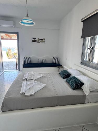 Christos rooms milos
