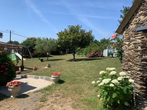 Taman di luar Appartement à la Bourrelière 2-4 pers