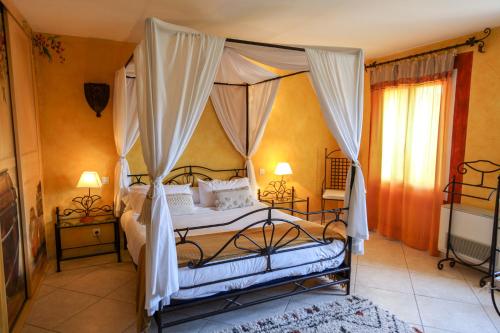 Photo de la galerie de l'établissement CASITA Hôtel, à Puygiron