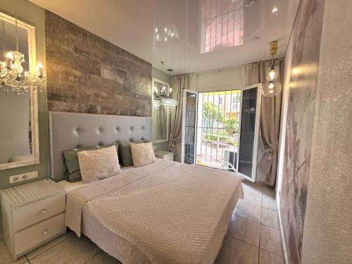 a bedroom with a bed and a large window at Apartment Orlando Sea in Adeje