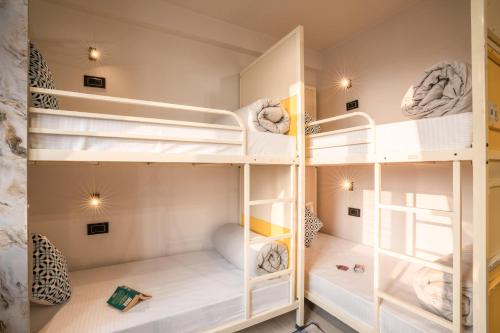 Ένα ή περισσότερα κρεβάτια σε δωμάτιο στο Shalom Backpackers Shimla