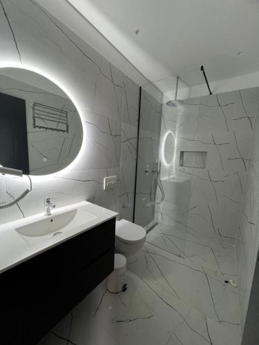 Ένα μπάνιο στο Twins Hotel Vlore