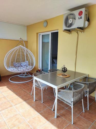 Pet friendly beautiful flat with view, 3 pools