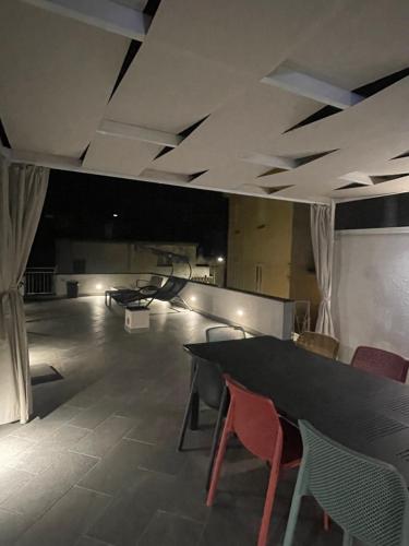 a room with a table and chairs in a room at Sa Troppa de sos chentu in Dorgali