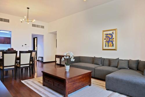 Luxury 2BR with Contemporary Design & Great Views
