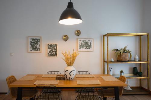 Dimora - A Spacious Luxury Penthouse in Town's Heart