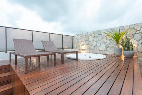 Posezení v ubytování Apto Cobertura com jacuzzi, churrasqueira e vista mar, URBANI 906