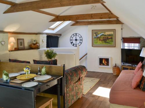 a living room with a table and a couch at Apple Loft in Hotham