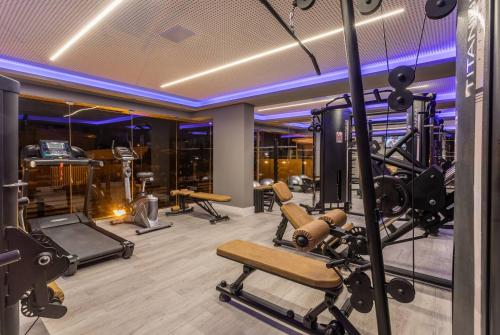 Fitness centrum a/nebo fitness zařízení v ubytování Apto Cobertura com jacuzzi, churrasqueira e vista mar, URBANI 906