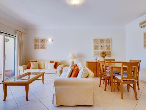 1 bdr apartment with pool next to Laguna Golf Course