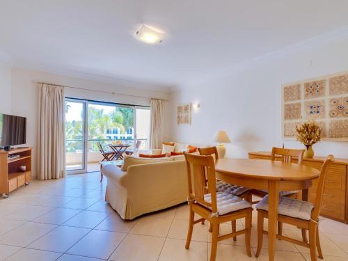 1 bdr apartment with pool next to Laguna Golf Course