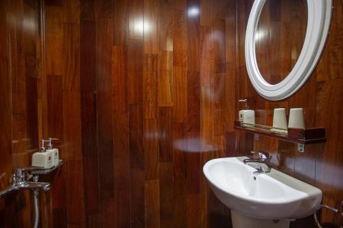 Salle de bains dans l'établissement Le Journey Premium Cruise 4 Star