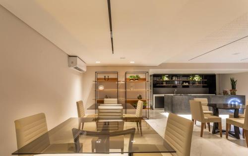 Posezení v ubytování Apto Cobertura com jacuzzi, churrasqueira e vista mar, URBANI 906