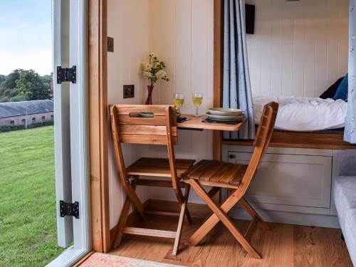 a tiny house with a table and two chairs at Grace in Braunston
