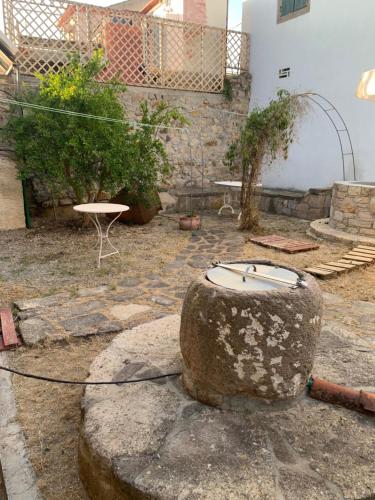 a garden with a stone tub in a yard at Olive House in Polichnítos