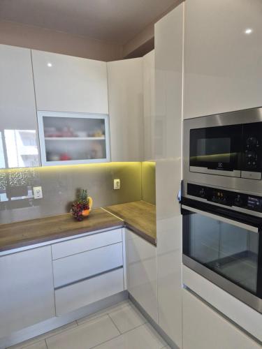 City center Apartman Gabrielにあるキッチンまたは簡易キッチン