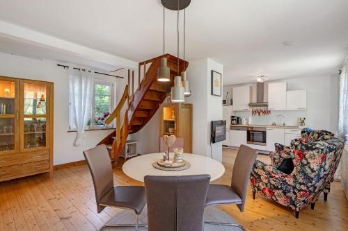 Kuchyň nebo kuchyňský kout v ubytování Ferienwohnung am Keschtebaum, 70qm