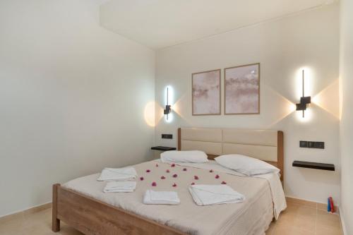Ένα ή περισσότερα κρεβάτια σε δωμάτιο στο Papanikolis Apartments