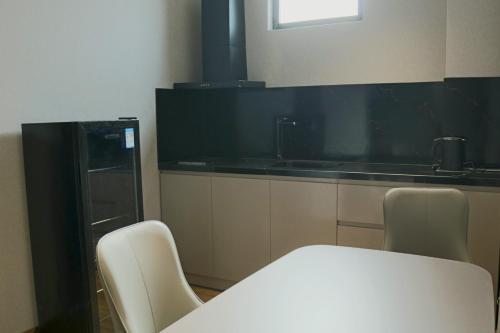 Kuchyň nebo kuchyňský kout v ubytování Hotel Blue Corner 2
