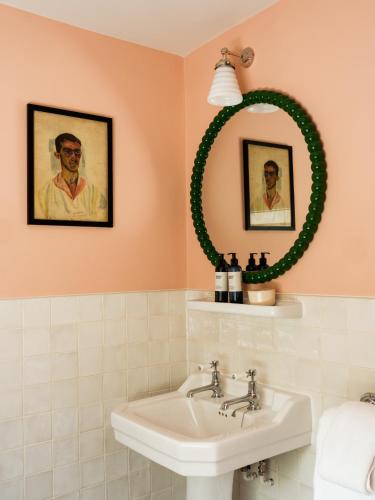 The Pembroke Arms — Bathroom