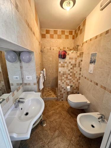 a bathroom with a sink and a toilet at Hotel 4 Stagioni in Capri
